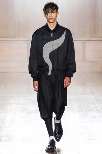 Look 11